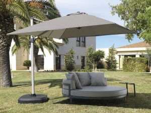 UMBRELLAS & RUGS