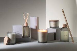 SCENTED CANDLES & OILS