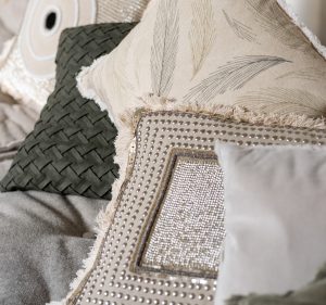 CUSHIONS/TEXTILE