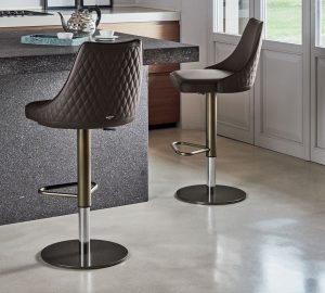 HIGH TABLES & CHAIRS